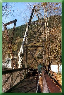Crane placing temporary tower; note leg of original tower still supporting downriver mainline.