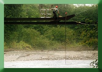 Keith Monohan installing the first downriver stringer section.