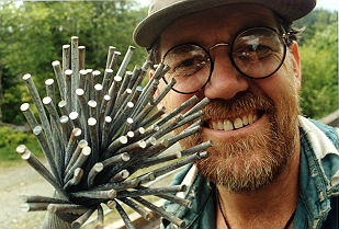 Carroll Vogel with broomed bridge strand, ready for socketing.