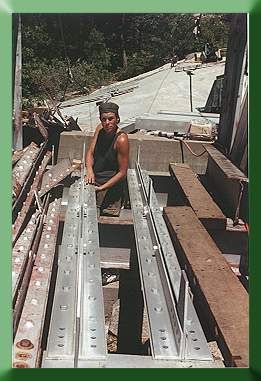 Dinah Elissat with new chord members.